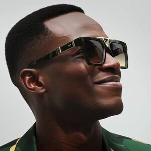 Square Frame Sunglasses V Detail Green Frame Gradient Lens Fashion Shades Lentes